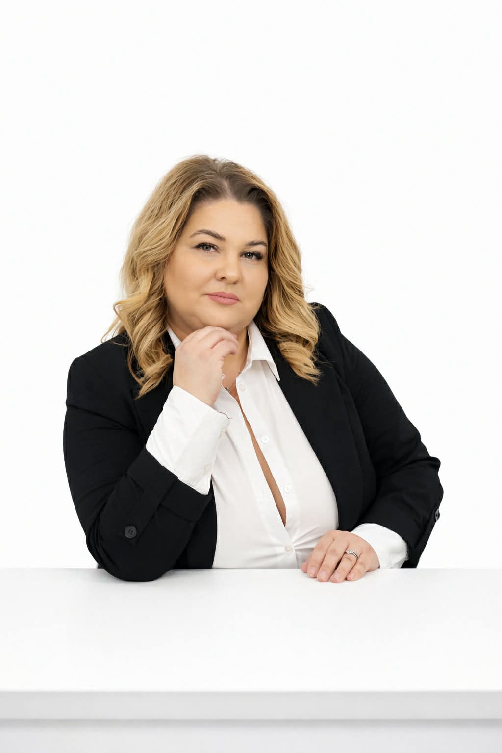 Ana-Maria Bors — Lash Trainer